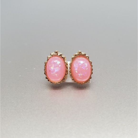 Oval Stud Earrings - 1 Pair - Picture 3 of 3